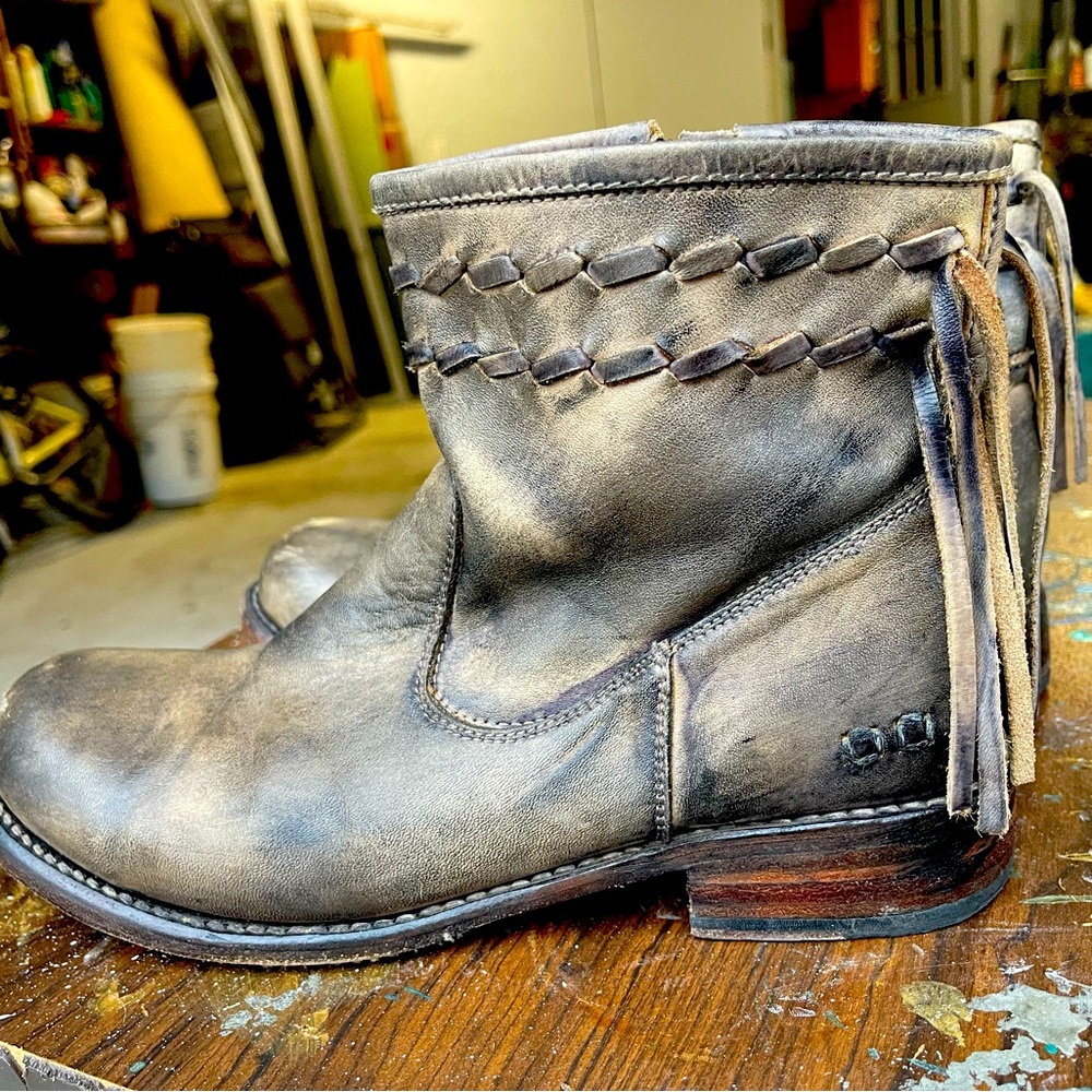 Size 9 women’s Bedstu zip ankle boots. Normal wear and tear.